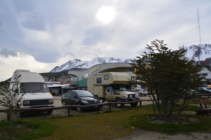 Parkplatz am Ufer des Beagle-Kanals in Ushuaia