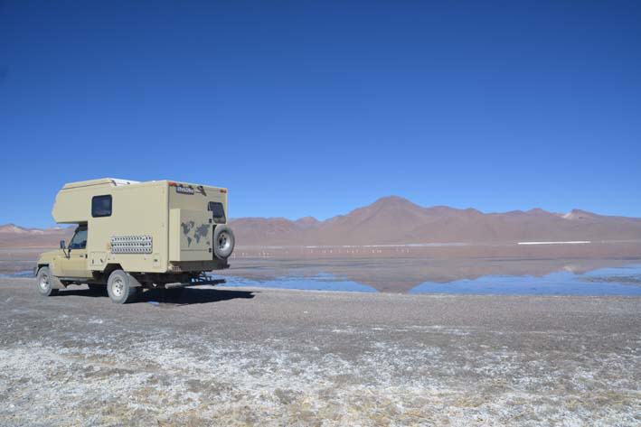 Laguna Colorada, Ostufer