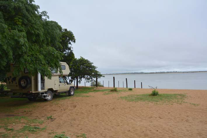 Strand am Rio Parana