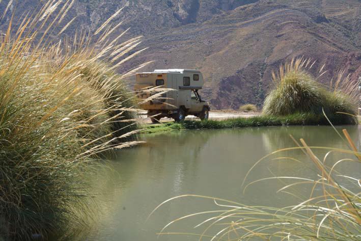 Kratersee Ojo del Inca, Tarapaya/Bolivien