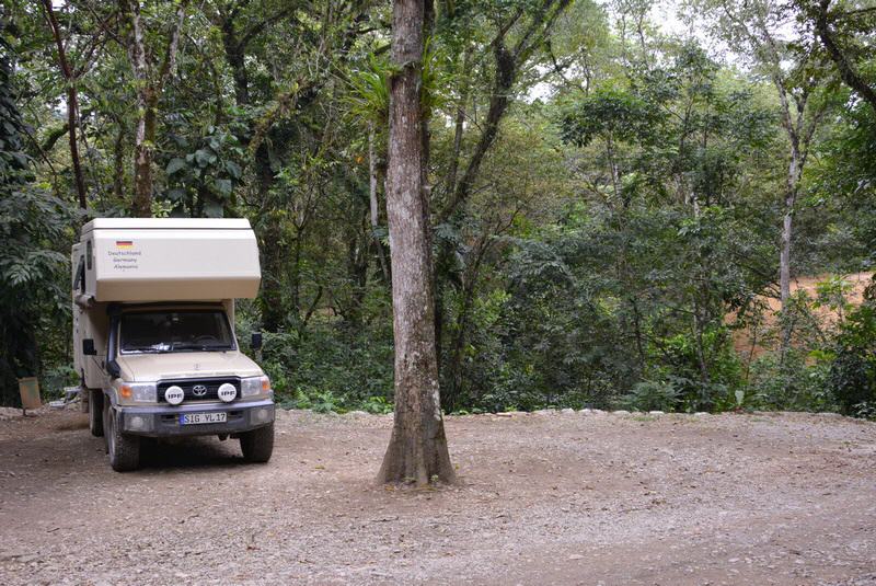 Besucherparkplatz der Grutas de Lanquin/Guatemala