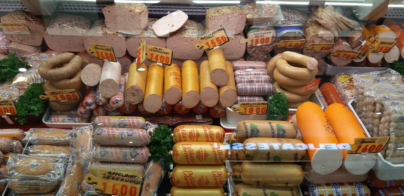 Wursttheke bei Spar in Windhoek...