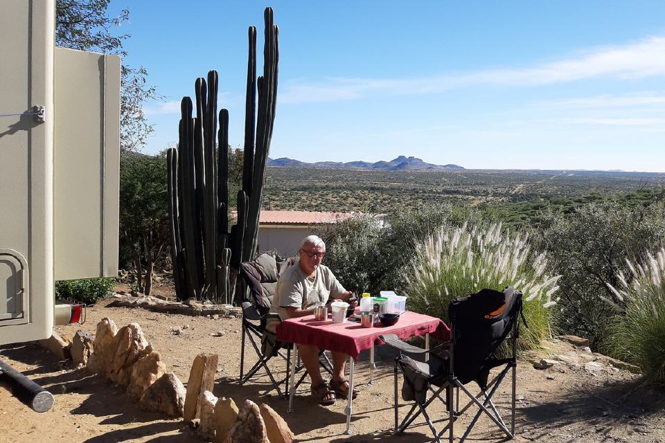 Stellplatz mit Aussicht im Trans Kalahari Inn