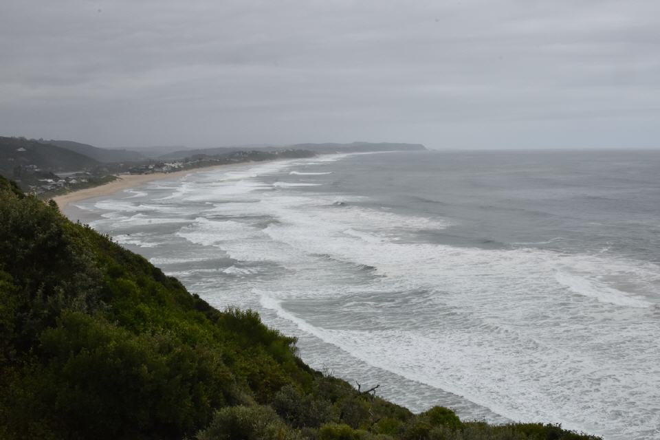 Der "berühmte" Strand der Garden Route bei Wilderness, leider in Wolken.