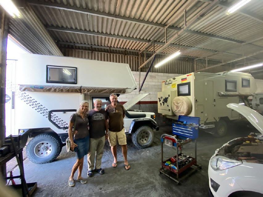 Service für zwei Toyos in Jeffreys Bay.