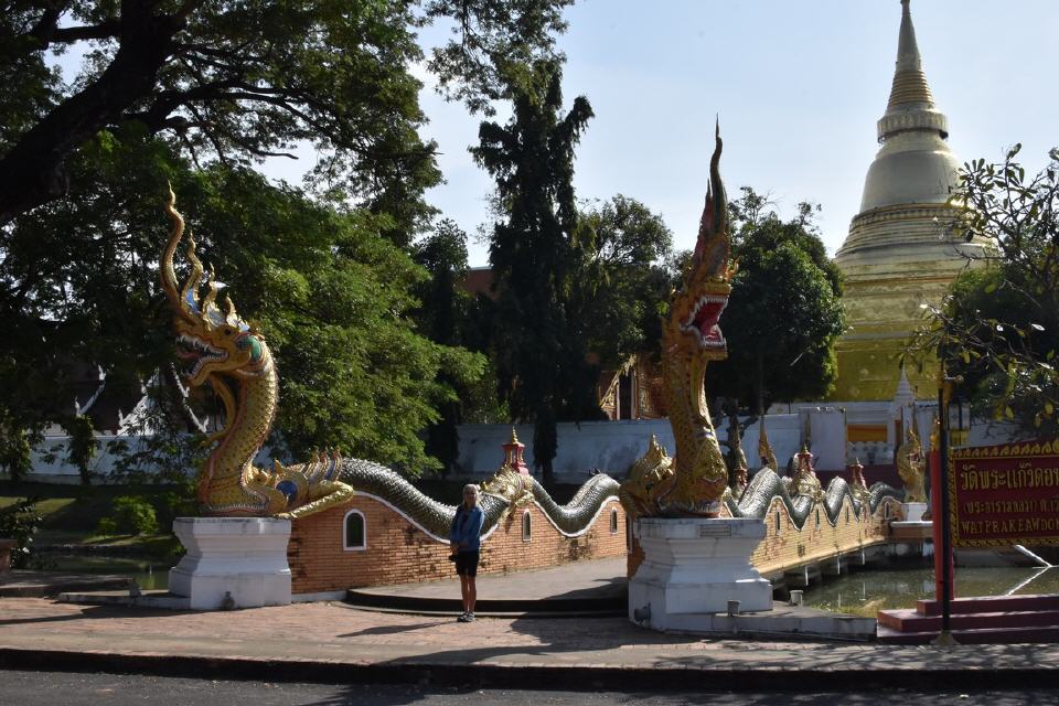 Naga-Schlangen, die Buddha vor Regenfluten schützen sollen