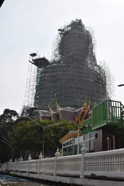 Größter Buddha der Stadt leider in Renovierung,