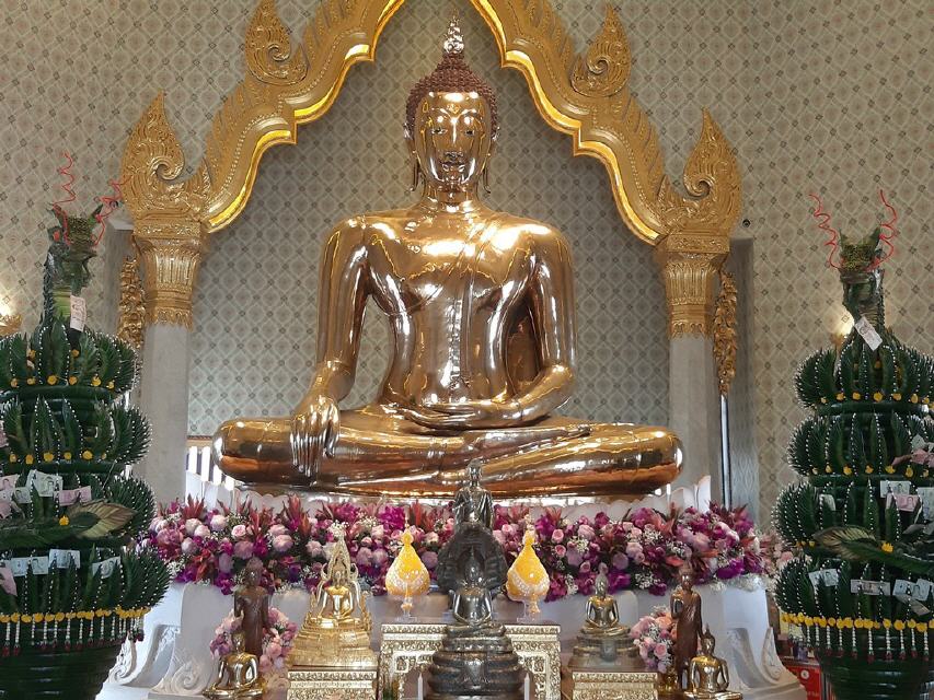 Mit einem Buddha aus purem Gold.