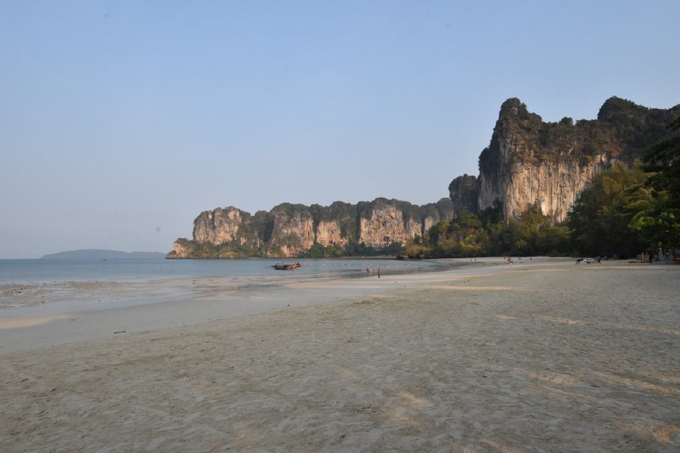 Unser Strand Rai Leh West am frühen Morgen.
