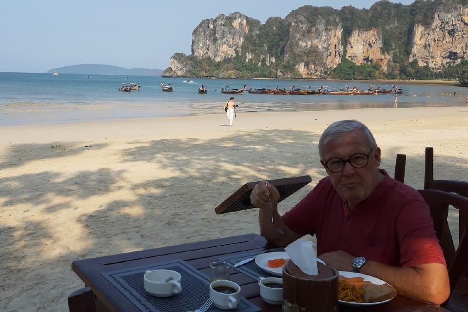 Letztes Frühstück am Rai Leh Strand