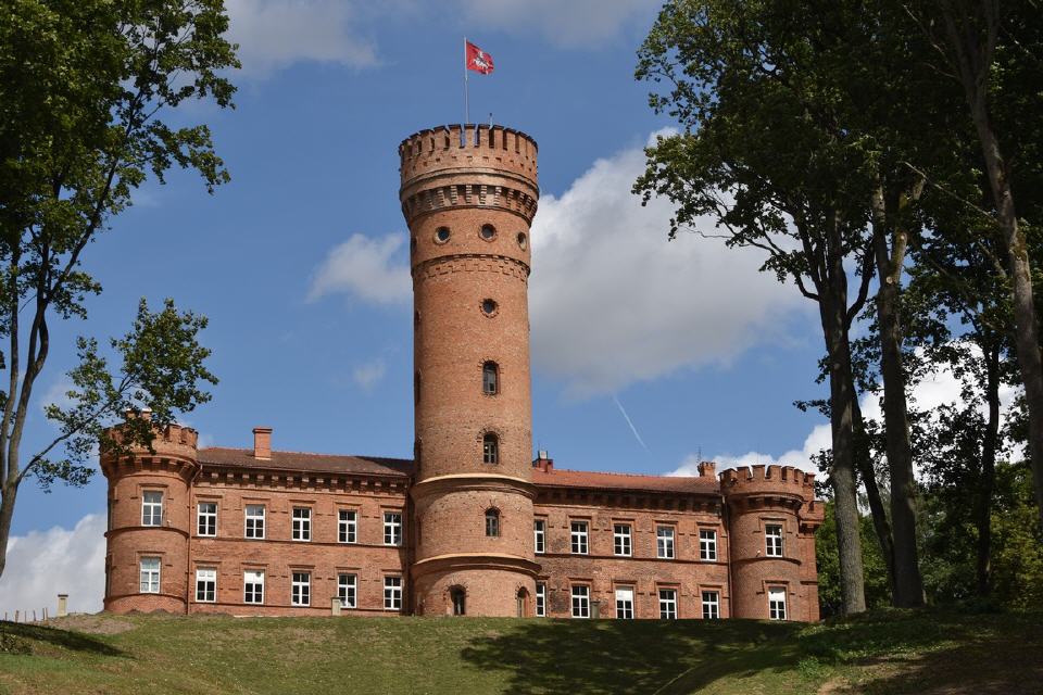 Schöne Burg am Ufer der Memel