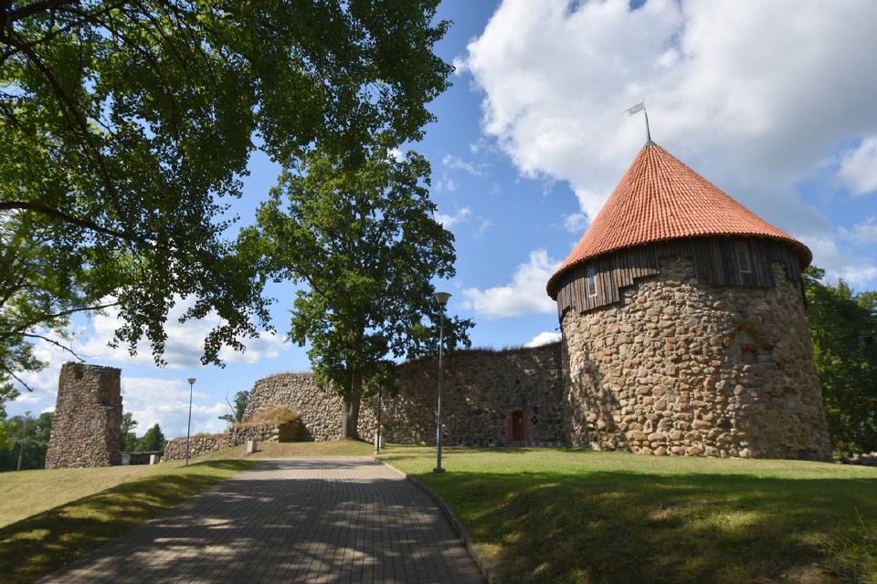 Reste der Ordensburg von Aluksne