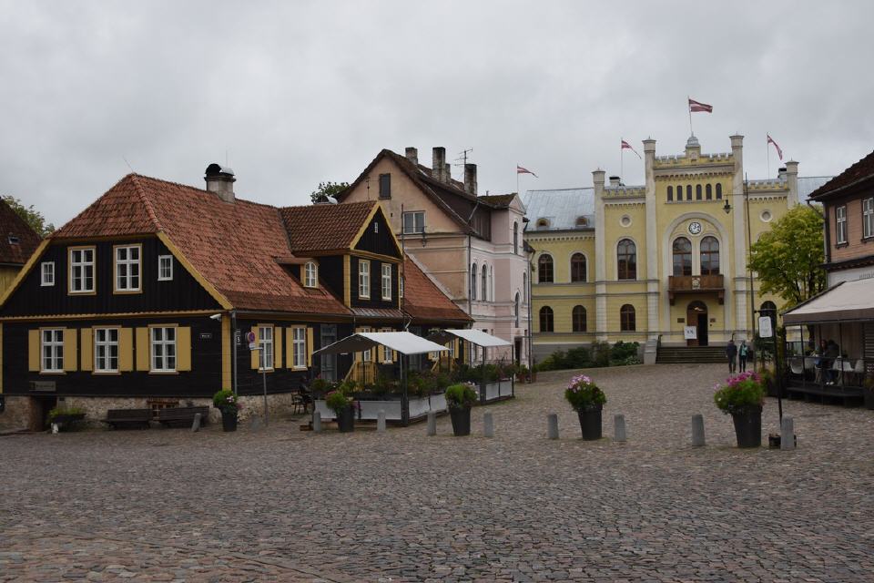 Rathausplatz in Kuldiga