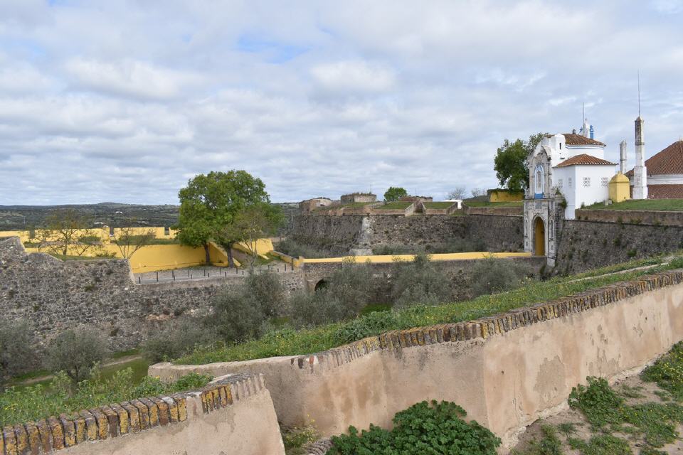 Beeindruckende Wehrmauern von Elvas